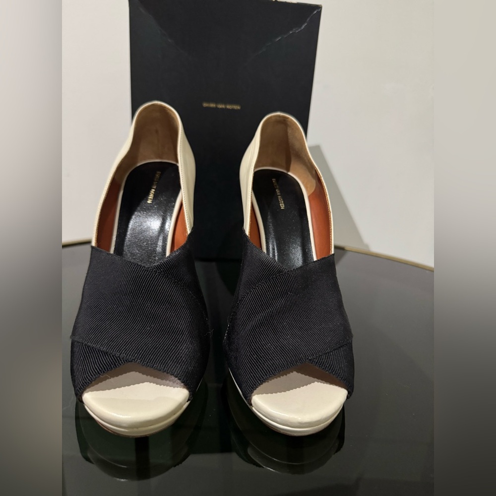 Dries Van Noten ecru leather with black fabric.designers signature curved heel. - Picture 3 of 14